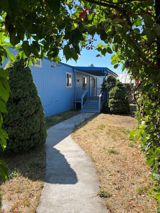 Foto principal - 2 Bedroom 1 bath in Suburbs