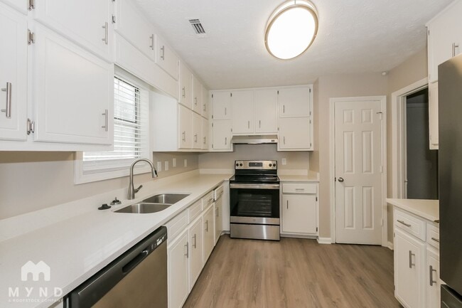 Building Photo - 370 Cornwallis Way