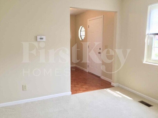 Foto del edificio - 7881 Drawbridge Ct