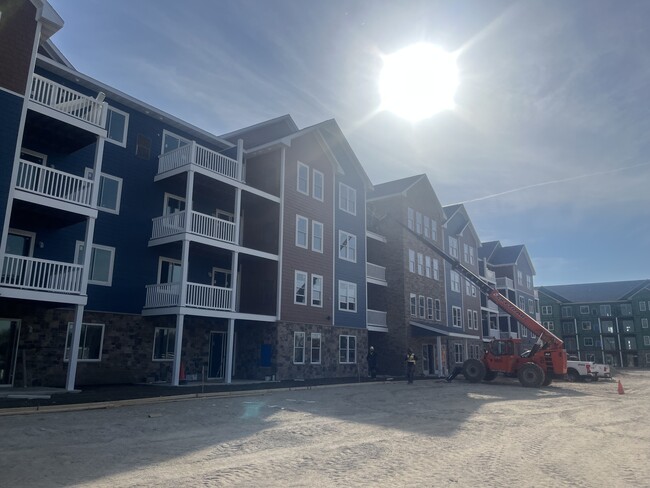 Building Photo - Falcon Ridge Apartments