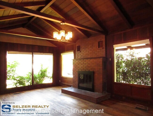 Foto del edificio - 3 br, 2 bath House - 329 Jones St.