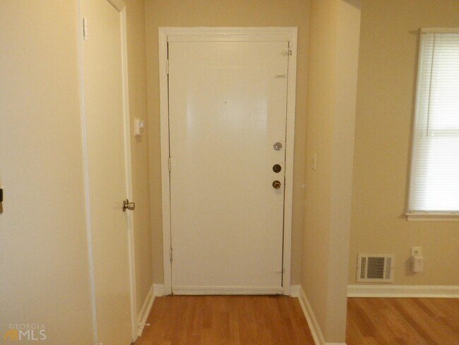 Building Photo - 6540 Ashdale Dr