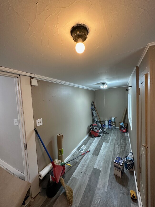 cuarto de servicio - 8215 Lake Pleasant Rd