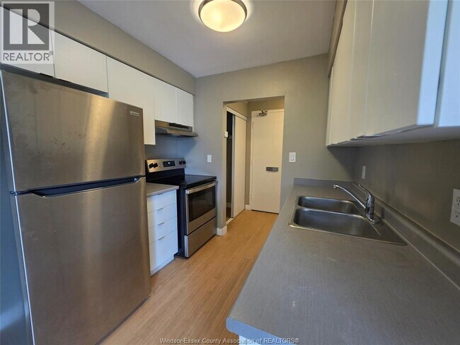 Building Photo - 3905 Riverside Dr E