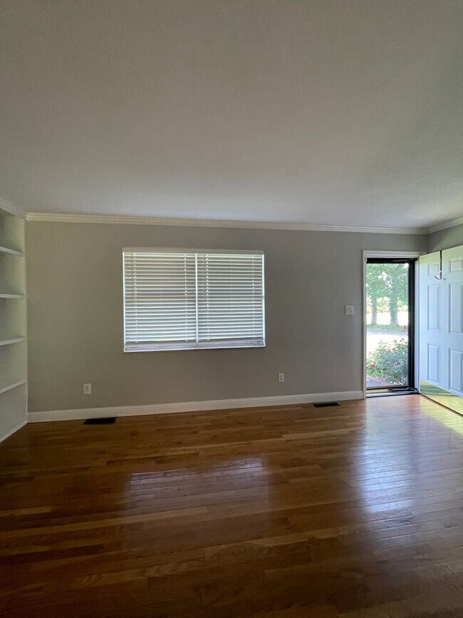 Foto del edificio - Maryville 37801 - 3 bedroom, 1.5 Bath home...