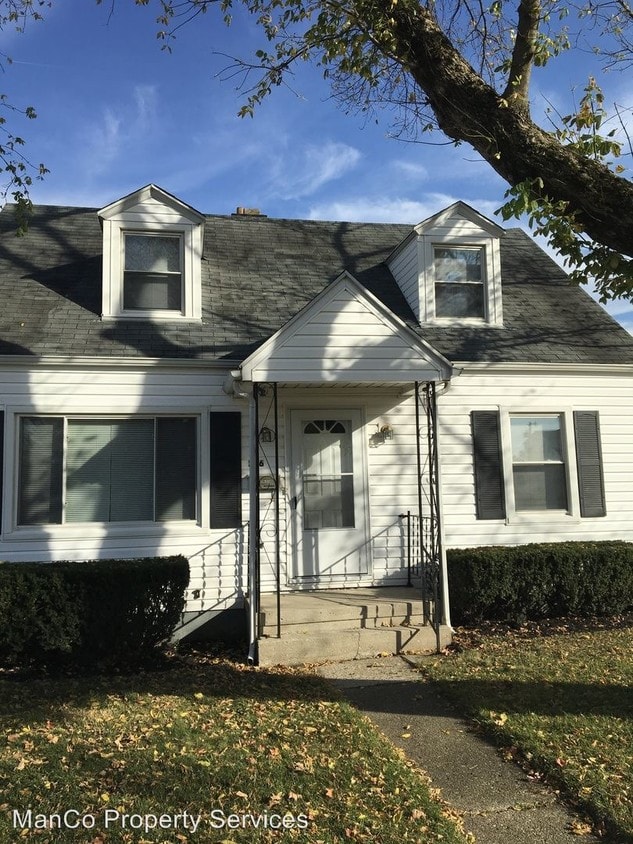 Primary Photo - 2116 E Bataan Dr