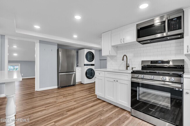 Building Photo - 463 Butler St