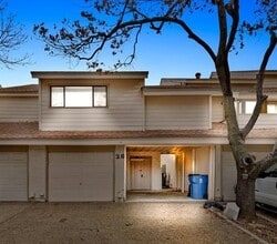 Building Photo - 26 Oakbrook Dr