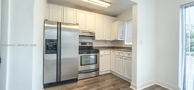 Foto del edificio - 5960 NE 5th Ct