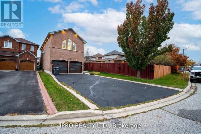 Photo du bâtiment - 3191 OAKVIEW Rd