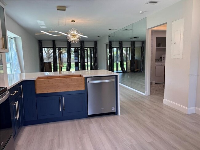 Building Photo - 996 N Beneva Rd