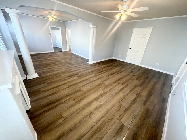 Foto del edificio - 2 bed 1 bath SFH near USC with gated parking