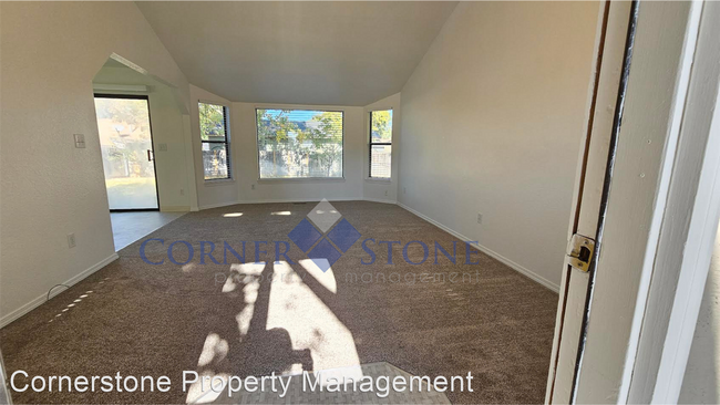 Building Photo - 3 br, 2 bath House - 624 W Pennwood St