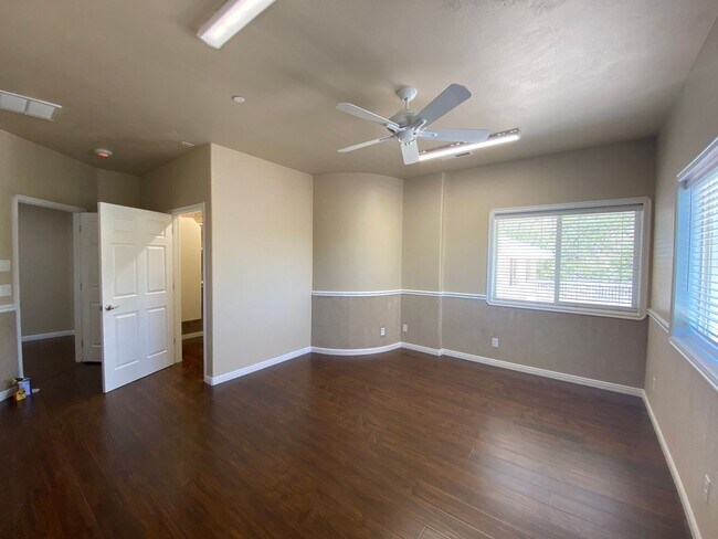 Foto del edificio - 2 Bed 2 Bath Apartment *UTILITIES INCLUDED*