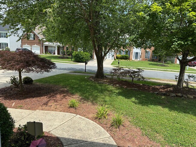 Foto del edificio - 7811 Noland Woods Dr