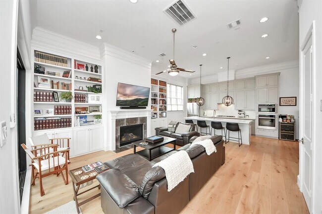 Foto del edificio - 3828 Glen Arbor Dr