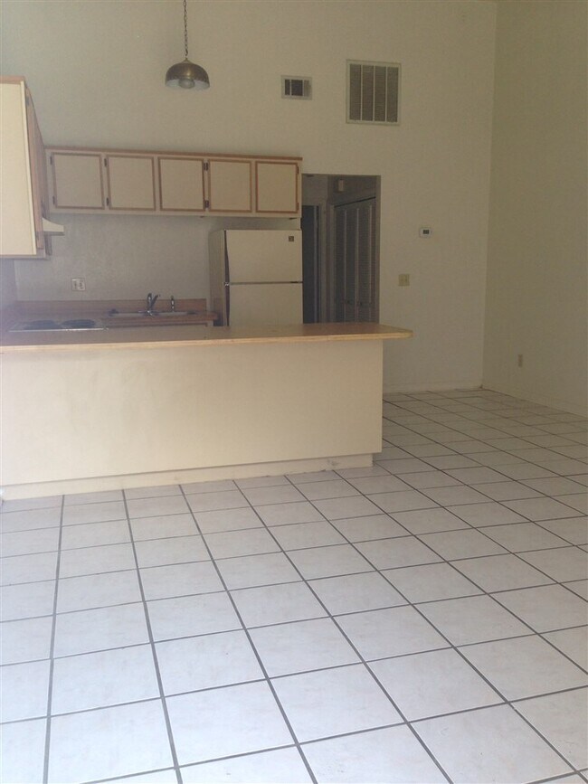 Foto del edificio - 2047 Continental Ave