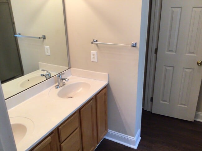 Foto del edificio - 7343 Bright Leaf Rd