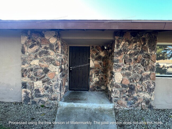 Building Photo - Nice Home For Rent - Duplex with private yard