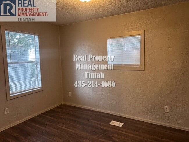 Building Photo - Cute 2 Bedroom, 1 Bathroom Trailer Home.