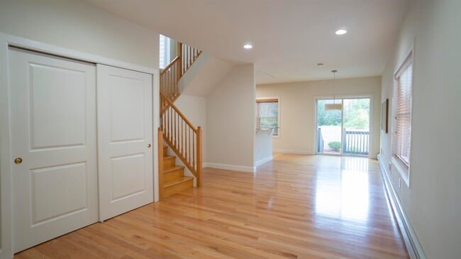 Foto del edificio - 31 Hackensack Plank Rd