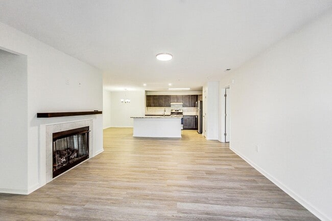 Building Photo - Top to Bottom Renovated Unit with 2 Master...