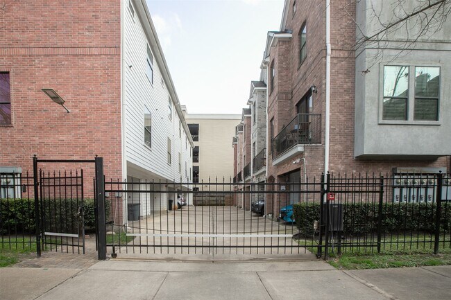 Building Photo - 202 McGowen St