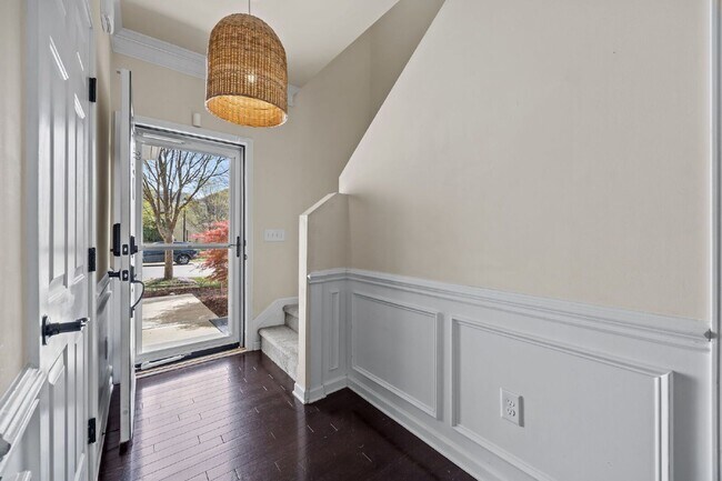Building Photo - 4320 Lyman Ave
