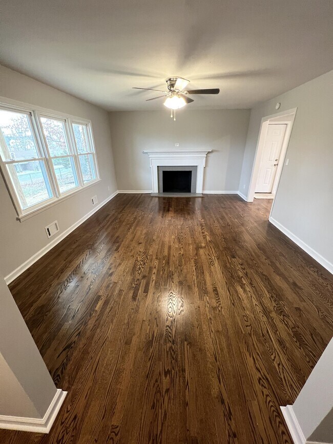Building Photo - 118 Deerwood Dr