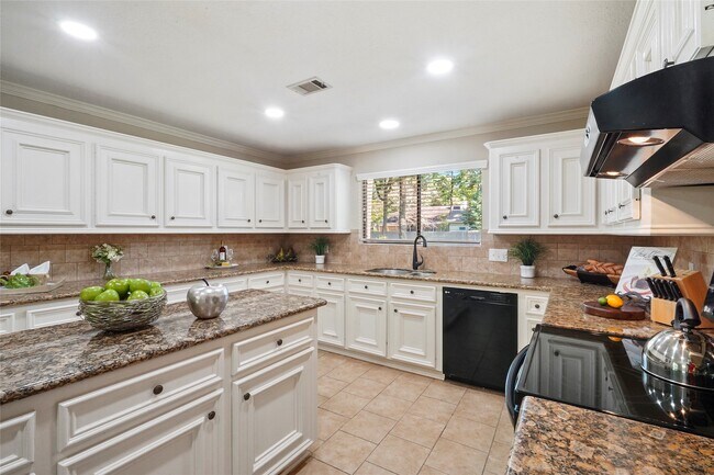 Building Photo - 7415 Revelwood Dr