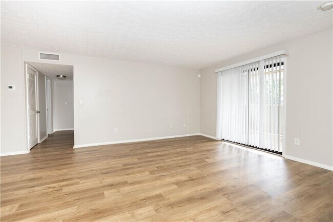 Building Photo - 1202 Wynnes Ridge Cir SE