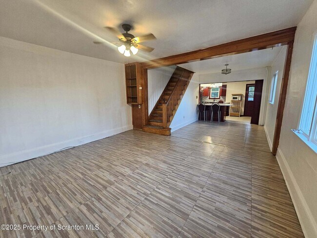 Foto del edificio - 423 E Lackawanna Ave