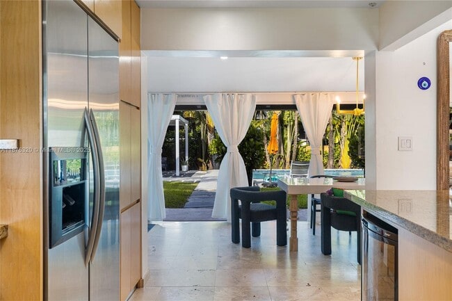 Building Photo - 11403 NE 8th Ave