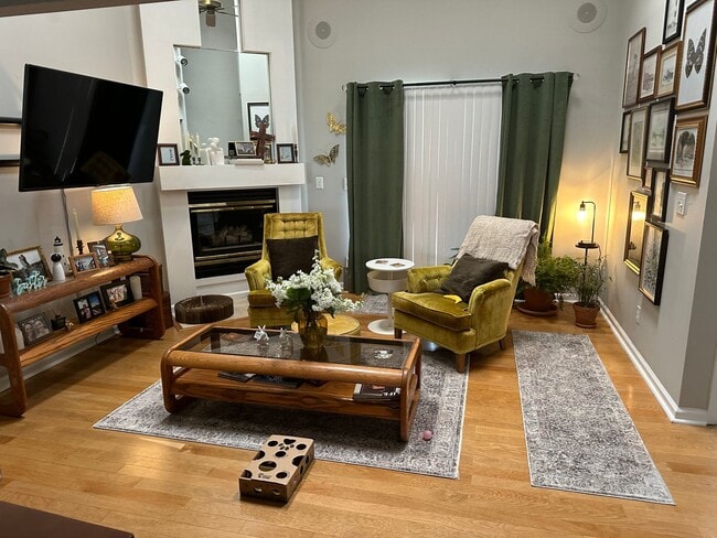 Photo - WILLOW CREEK POINTE House