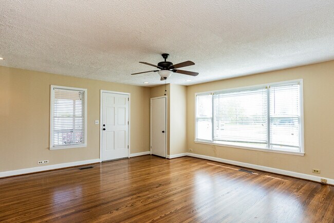 Foto del edificio - 5623 Warrior River Rd
