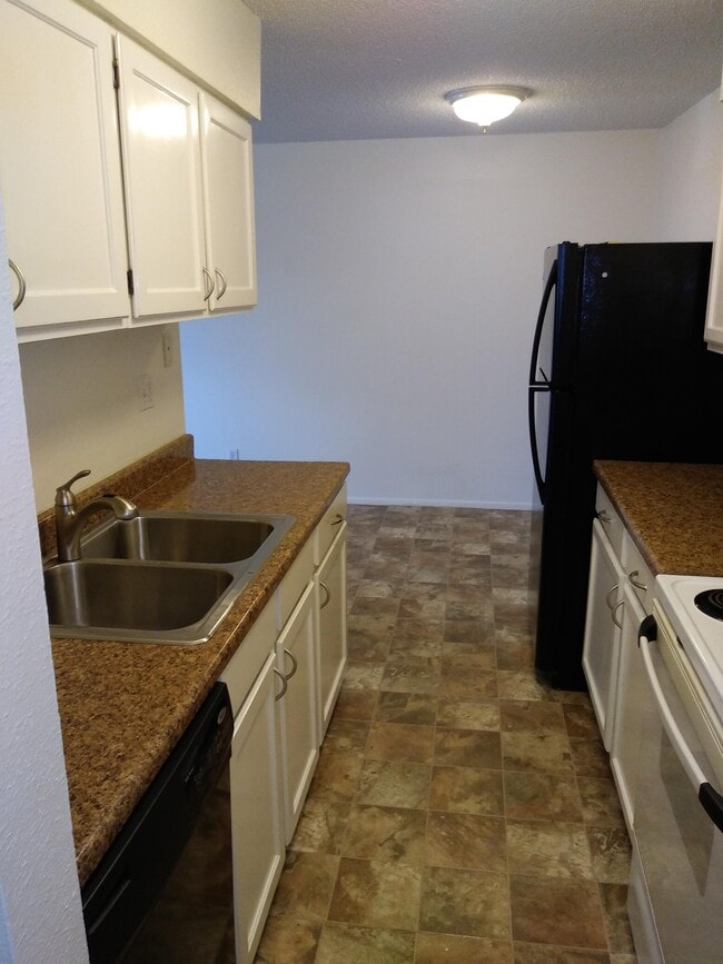 KItchen pic 4 - 190 E Highline Cir
