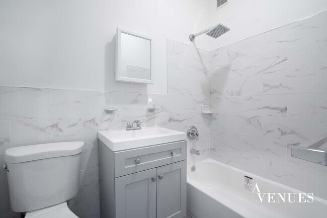 Foto del edificio - 216 E 111th St