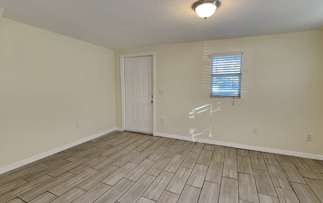 Foto del edificio - 613 E 2nd St