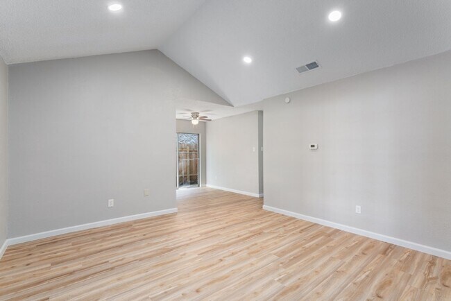 Building Photo - 10503 Little Pebble Drive, Unit B