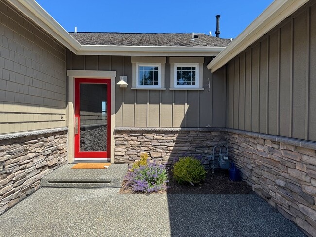 Building Photo - 3 Bed, 2.5 Bath PLUS Bonus Room Anacortes