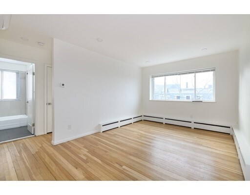 Foto del edificio - 44 Parker Hill Ave