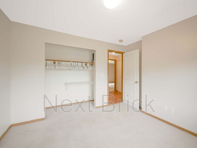 Building Photo - 2910 Larkspur Dr
