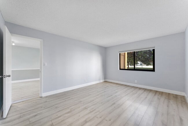 Foto del edificio - 9370 SW 8th St