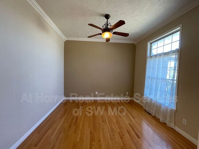 Foto del edificio - 605 Clover Ct