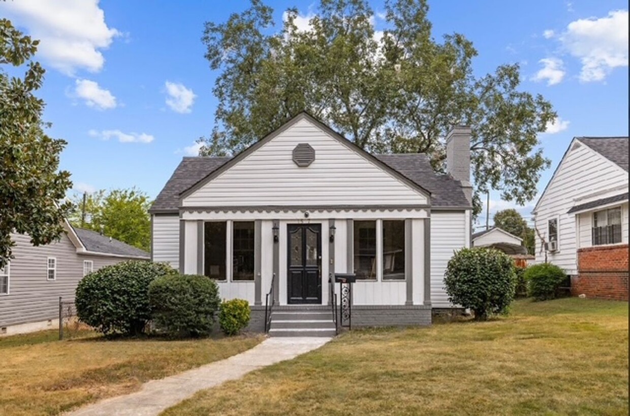 Foto principal - Spacious 4 Bed 2 Bath Home