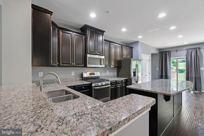 Building Photo - 2719 Prospect Hill Dr