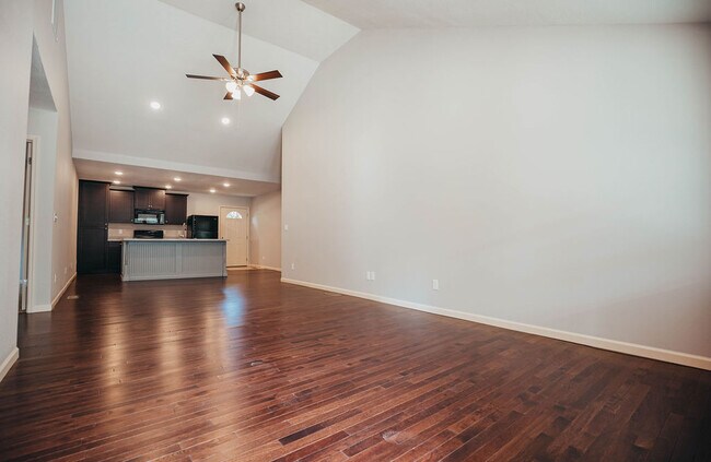 Foto del edificio - 1327 S Florence Ave