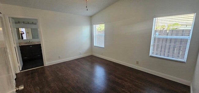 Foto del edificio - 10780 Cypress Lake Terrace
