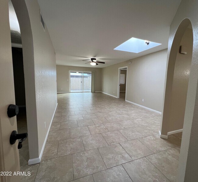 Building Photo - 2525 E Wagoner Rd