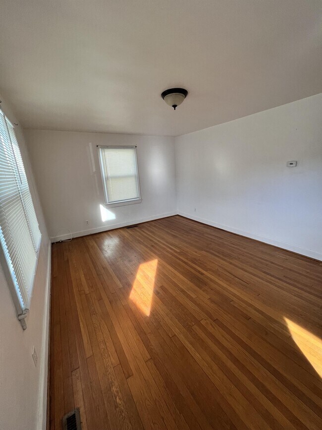 Foto del edificio - 228 E Madison Ave